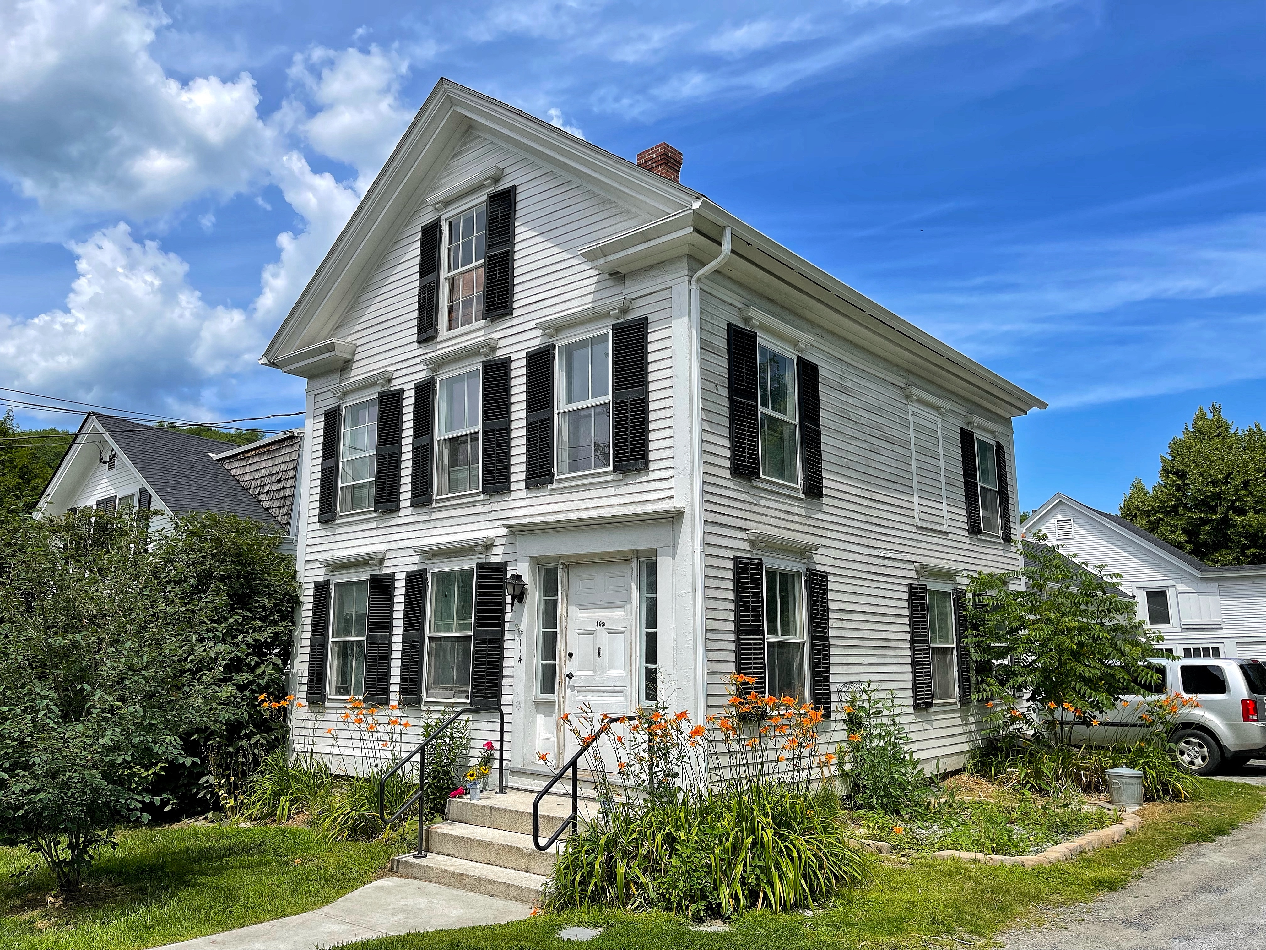 Image of a white Downstreet house in Montpelier, Vermont